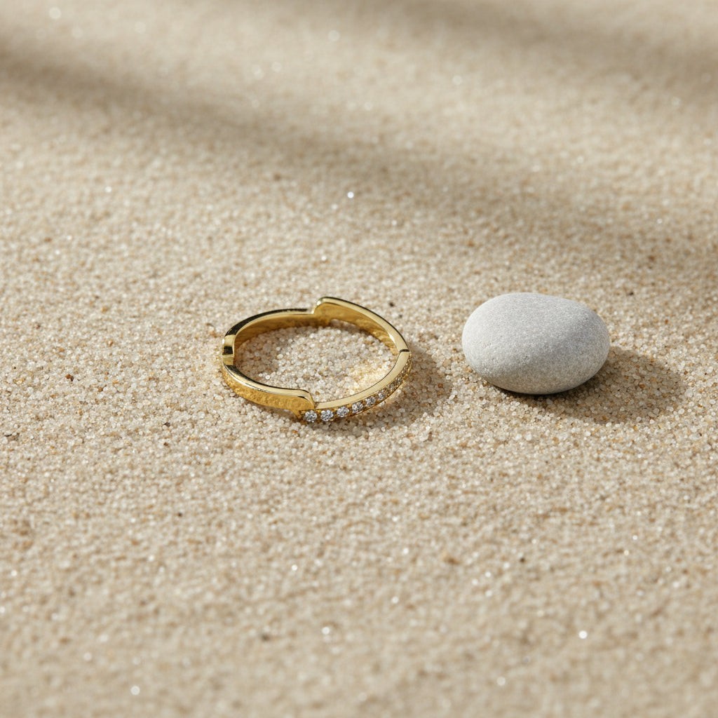 SVORA Lumiere Confetti Slim Ring in gold, 18K gold plated stainless steel with scattered stones.