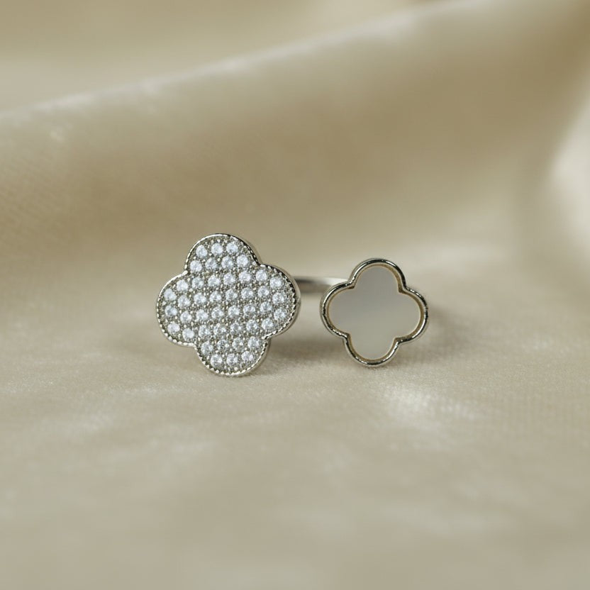 SVORA Toi et Moi Fortune Clover Ring with pavé clear stones and mother-of-pearl inlay, rhodium-plated stainless steel.