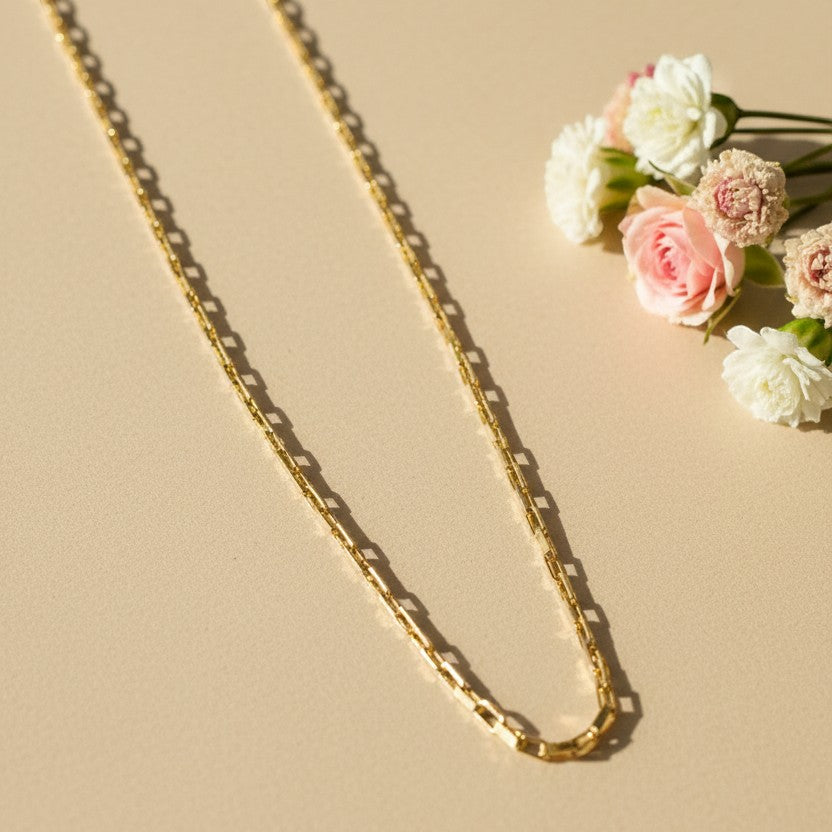 SVORA gold stainless steel sleek chain necklace, waterproof and anti-tarnish, perfect for everyday wear.