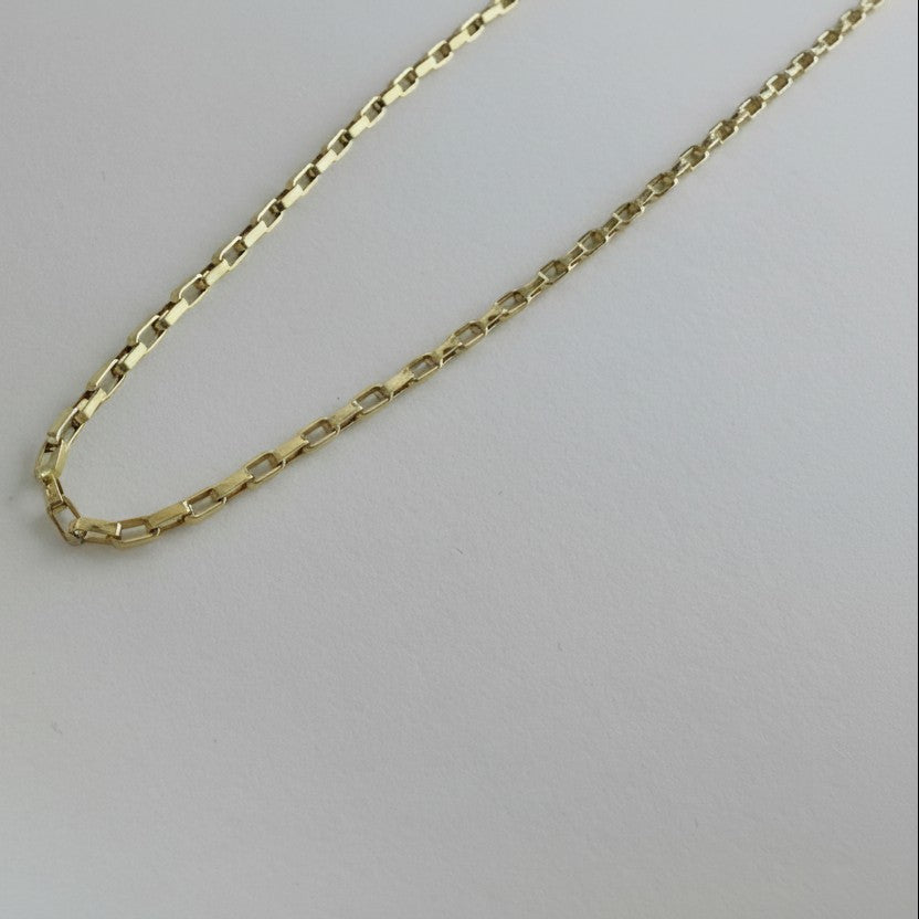 SVORA gold stainless steel chain with 18k gold plating. Waterproof and anti-tarnish classic link necklace.
