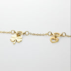 SVORA gold-plated stainless steel bracelet with clover and heart charms. Waterproof and anti-tarnish.