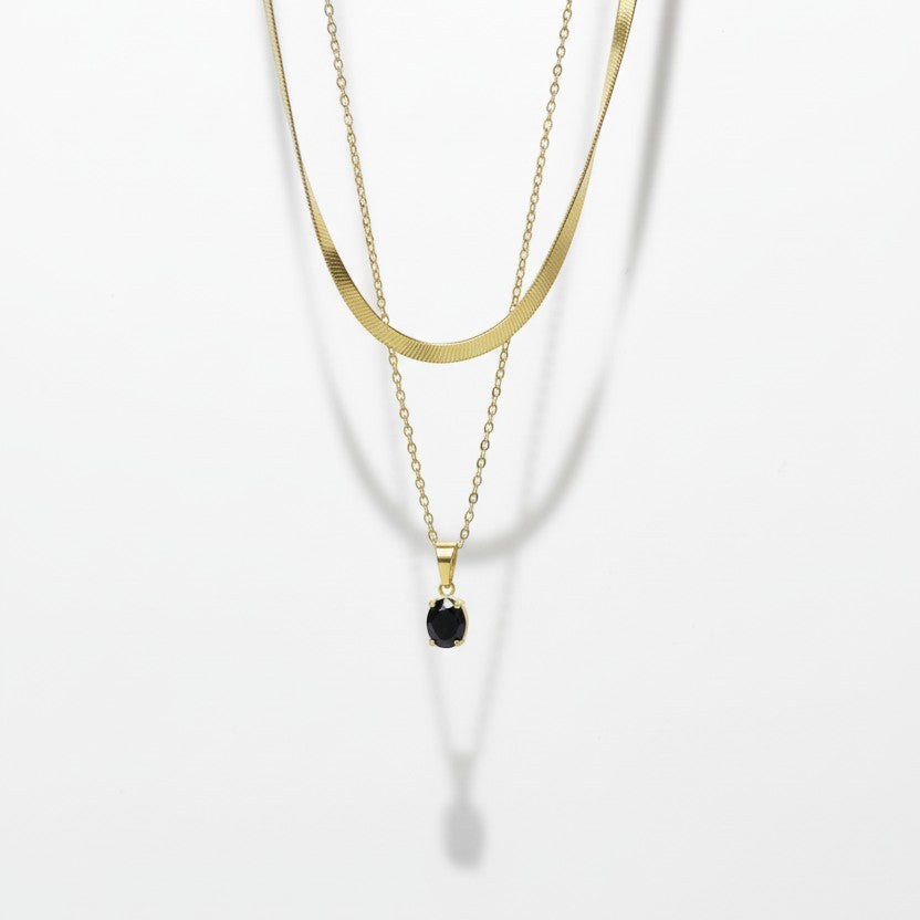 SVORA layered gold necklace with a snake chain and a black onyx pendant. Stainless steel, 18k gold plated.