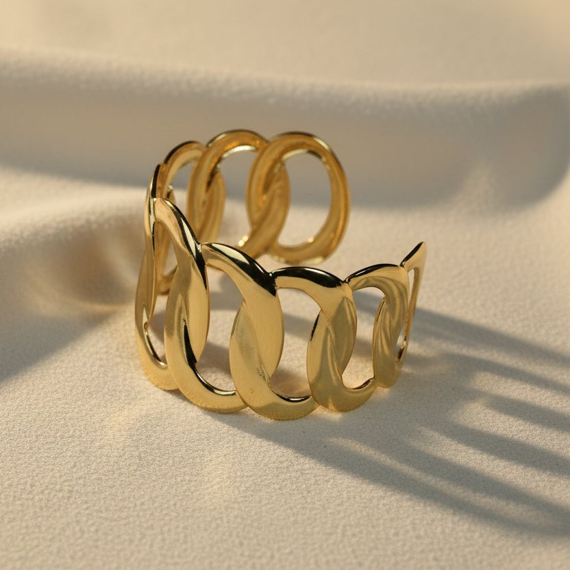 SVORA gold oval chain cuff bracelet made of 18K gold plated stainless steel, adjustable and waterproof.