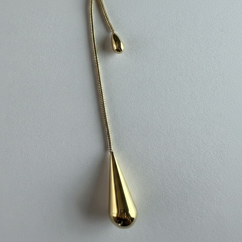 SVORA gold teardrop lariat necklace with adjustable snake chain and polished teardrop charms.