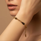 SVORA gold figaro chain bracelet with leaf-shaped links, 18K gold plated stainless steel, adjustable.