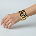 SVORA gold oval chain cuff bracelet made of 18K gold plated stainless steel. Adjustable and waterproof.