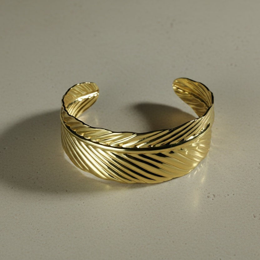 SVORA gold palm leaf cuff bracelet, 18K gold plated stainless steel, adjustable, waterproof, anti-tarnish, hypoallergenic.