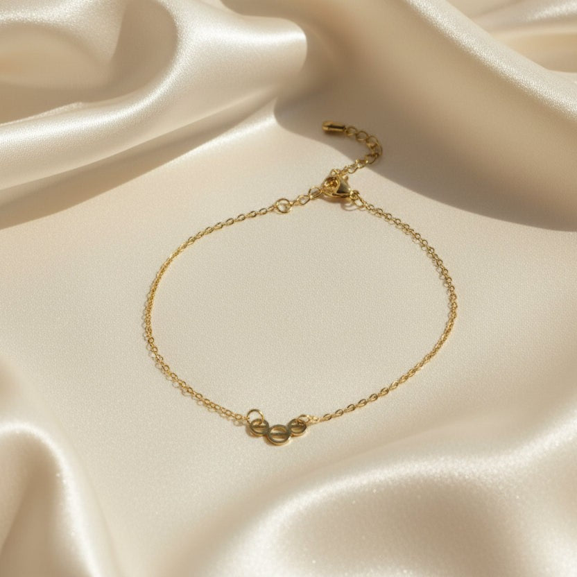 SVORA gold plated stainless steel chain bracelet with three small openwork circles, adjustable lobster clasp.